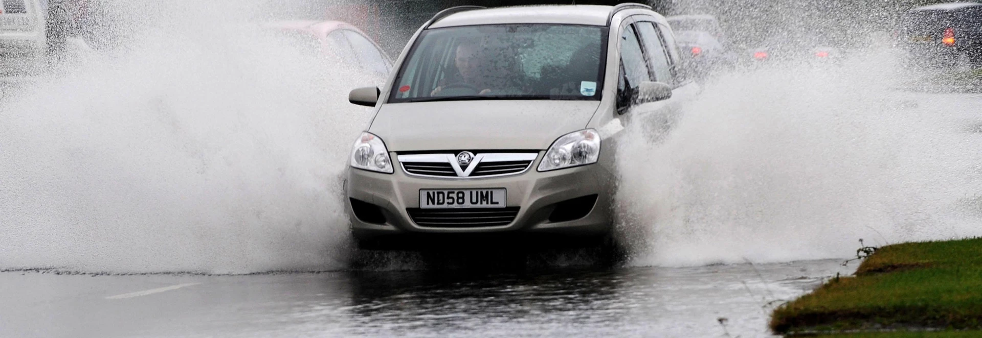 Drivers face £5,000 Fine & Penalty Points for splashing pedestrians with puddles 
